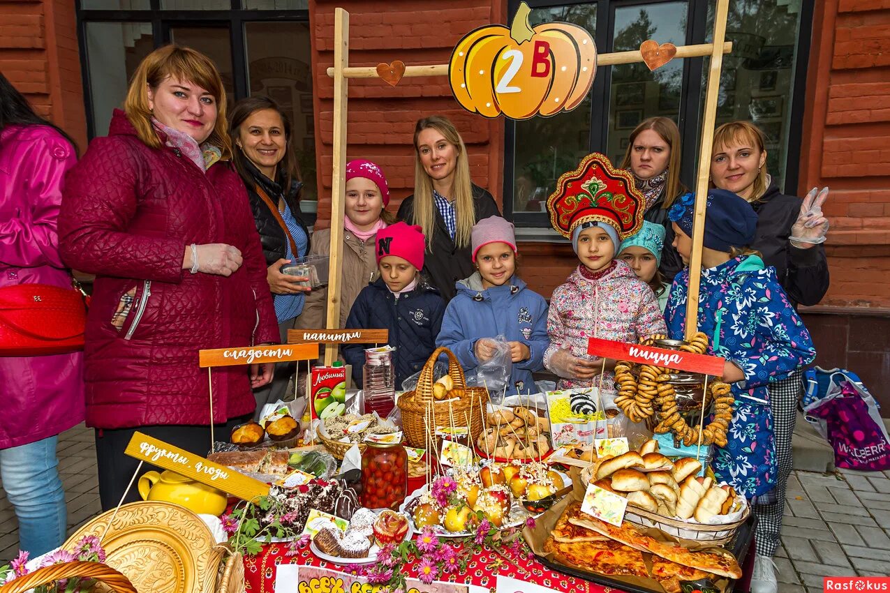 ярмарка в школе. ярмарка для школьников. школьная ярмарка. ярмарка. ярмарка в школе.