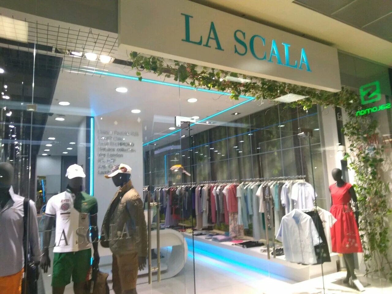 Дуэйн джонсон в пиджаке. Scala одежда. Футболка со скалой джонсоном. Luisa spagnoli официальный сайт на русском интернет магазин. Дуэйн джонсон в футболке.