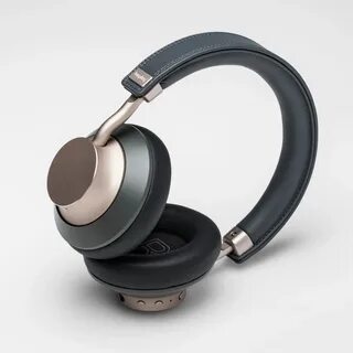 Ear headphones