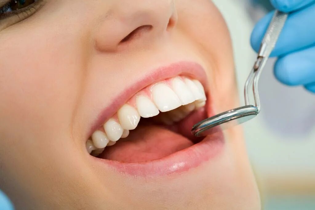 Три стоматолога. Зубы стоматология. Зубы улыбка стоматология. Сайт стоматологии. Красивая улыбка зубы стоматология.