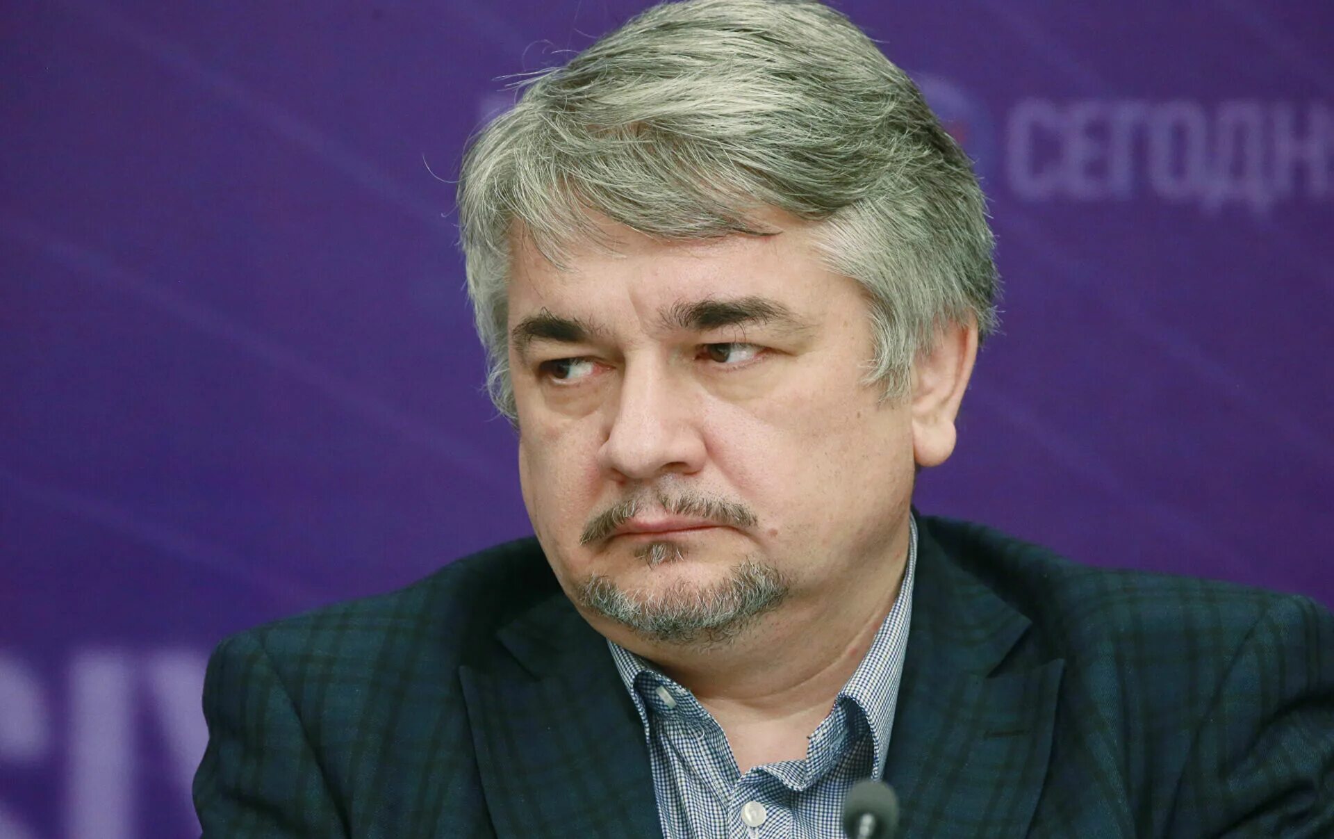 Хорошо говорящий политик. Хорошо говорящий политик. Плотошкин николайниколаевич. Политолог платошкин. Политолог платошкин.