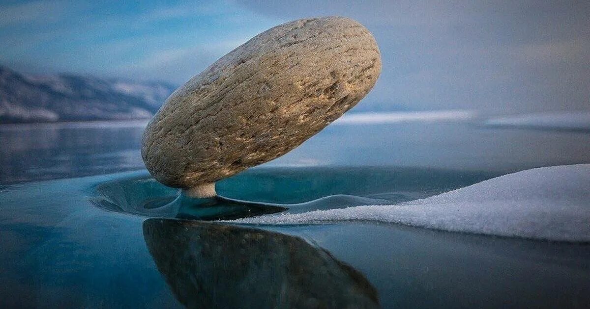 Ни камень. Явление Байкальский дзен. Дзен камни на Байкале. Камни озера Байкал. Камни на льду Байкала.