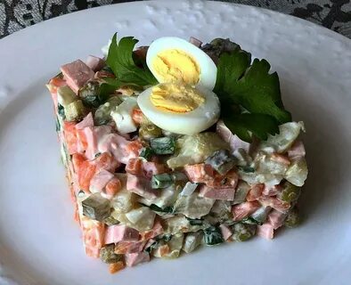 Салат с вареной колбасой и свежим огурцом