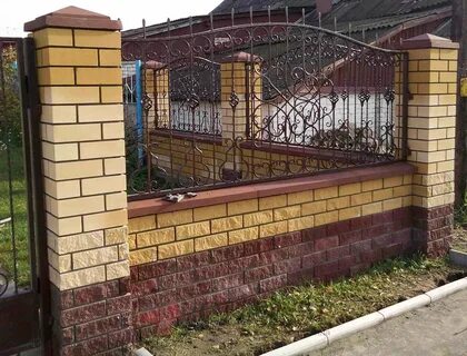 Забор с кирпичными столбами