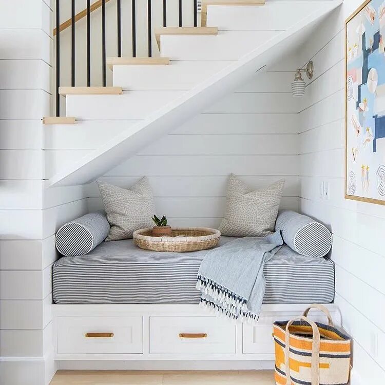 Шкафчики под лестницей. Отделка под лестницей. Кухня гостиная с лестницей. Обустройство пространства. Обустройство пространства.