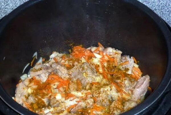 Сколько тушить курицу в мультиварке. Курица с фетой в мультиварке. морковь тушеная в мультиварке редмонд. как потушить курицу в мультиварке редмонд. шулюм на костре в казане фото.