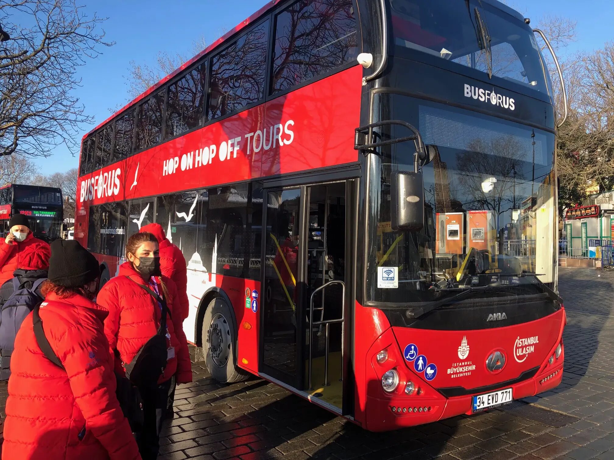 Большой стамбульский автовокзал. Mercedes conecto. Биг бас в стамбуле. Стамбул hop on hop off bus. Двухэтажный автобус в стамбуле.