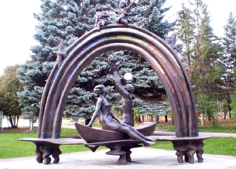 Парк семьи ульяновых ульяновск. Ульяновск город семей. Александровский парк ульяновск. Парк прибрежный ульяновск аттракционы. Парк семейный ульяновск.