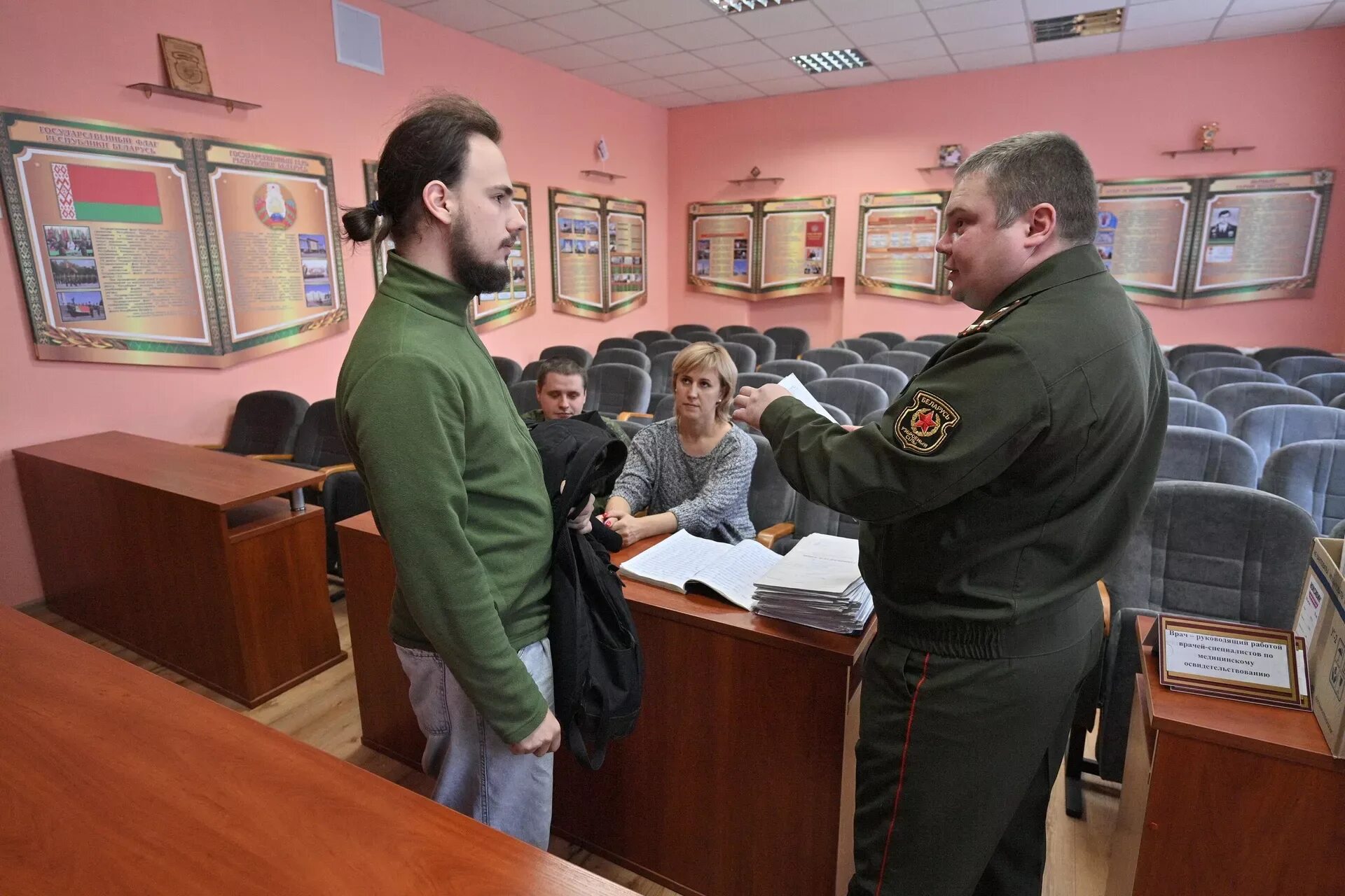 Офицер военкомата. Военкомат крупского района. Подполковник. День военкоматов рб. Военкоматы рб.