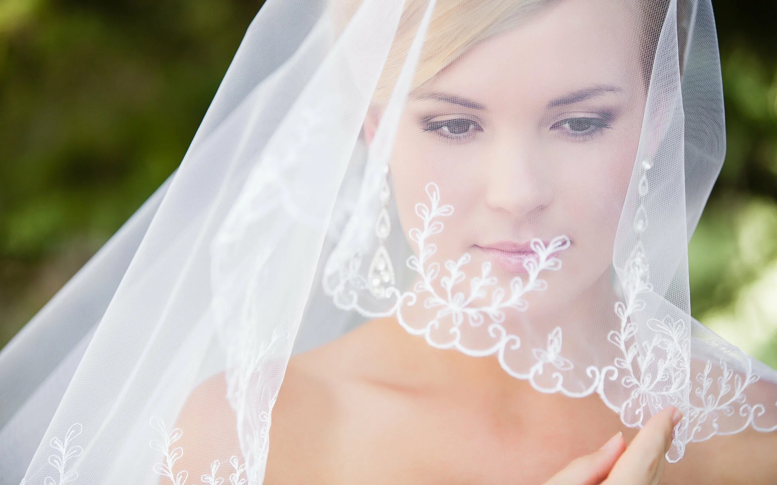 Фата свадьба фото. Little caprice bride свадьба. фата для невесты. девушка в фате. невеста с фатой на лице.