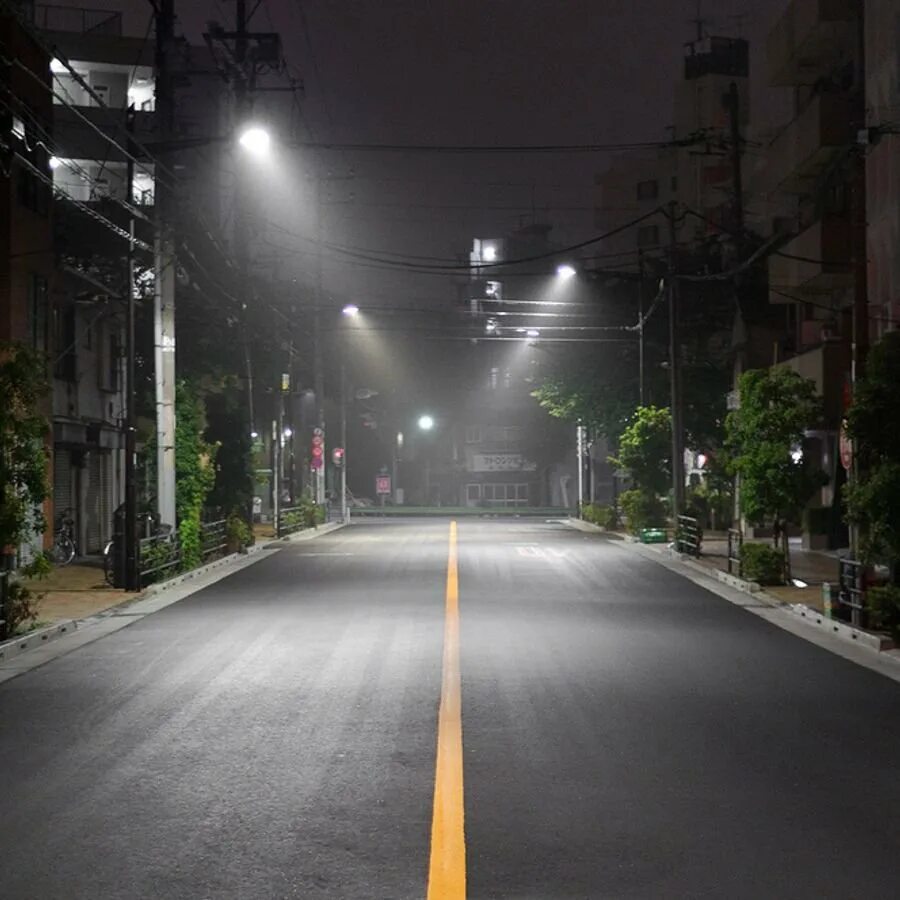 Включи свет дорога. Ночная улица. Темная улица. Пустая ночная улица. Токио улицы.