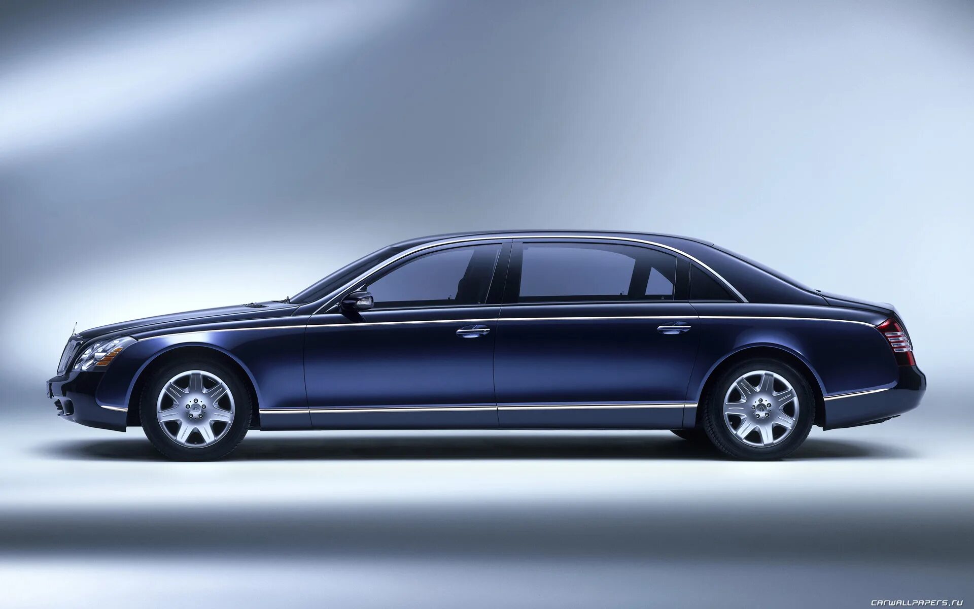 Майбах хамелеон. Maybach 62. Mercedes Benz Maybach 62s. Maybach 62 v240. Майбах 62 2002.