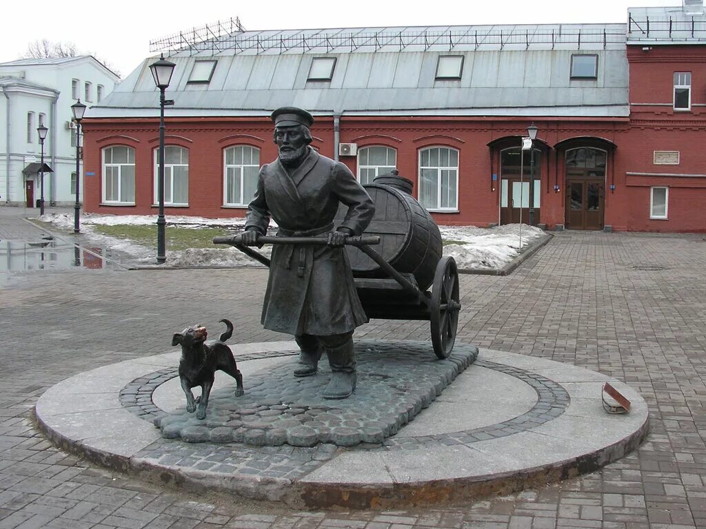 Памятник водовозу. Памятник водовозу в Санкт-Петербурге. Памятник водовозу Шпалерная. Памятник водовозу СПБ. Водоканал памятник водовозу СПБ.