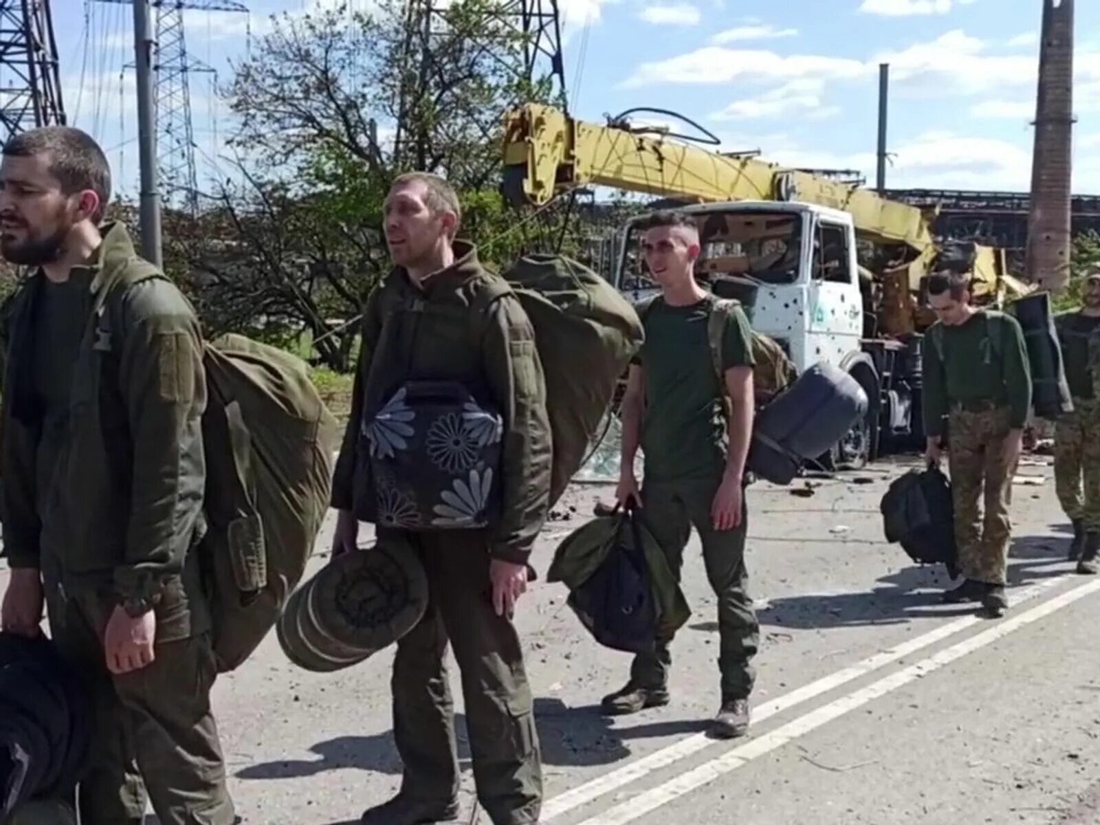 Пленные азовцы в Мариуполе. Военнопленные последние новости