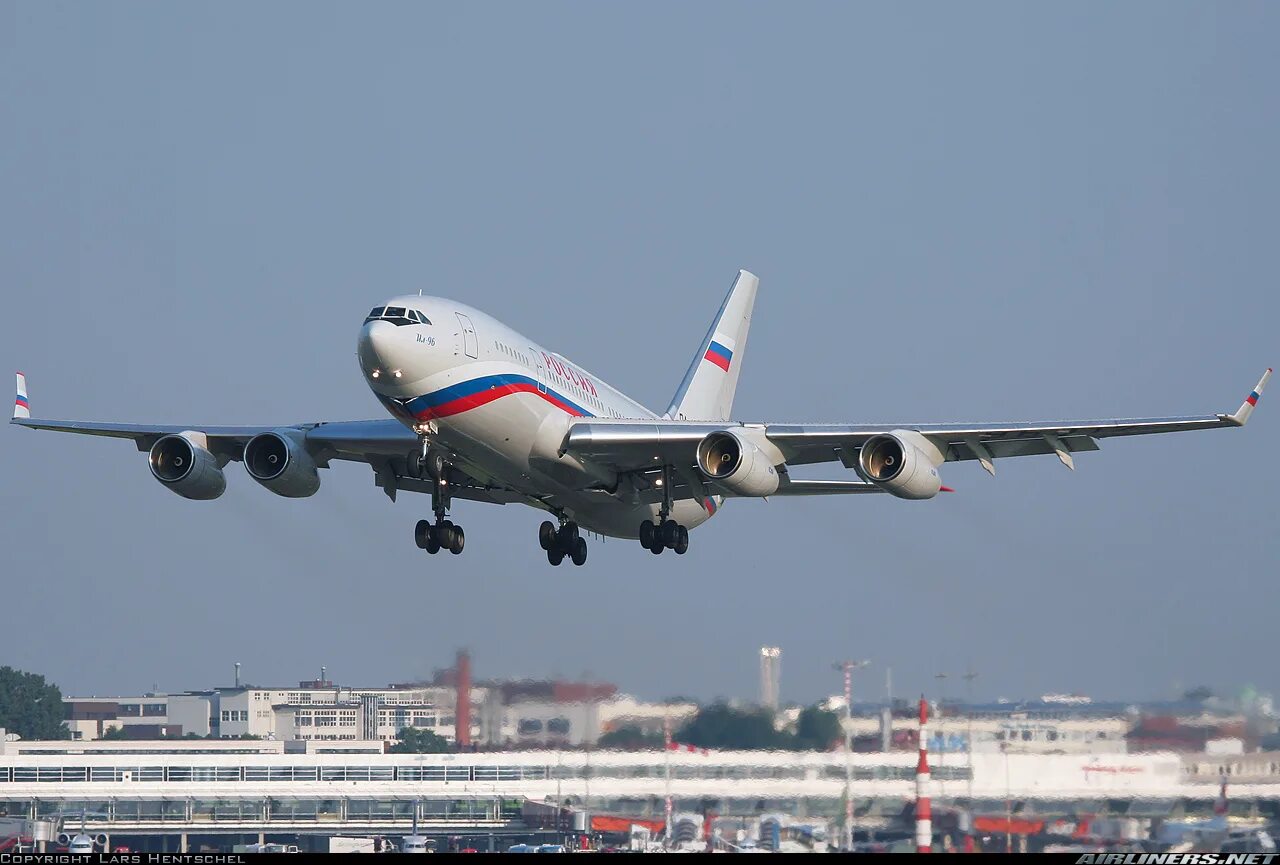 Самолет 4 россии. Ил-96 пассажирский самолёт. Il-96-300pu. Ил-96-550. Ил 96 в Нью Йорке.