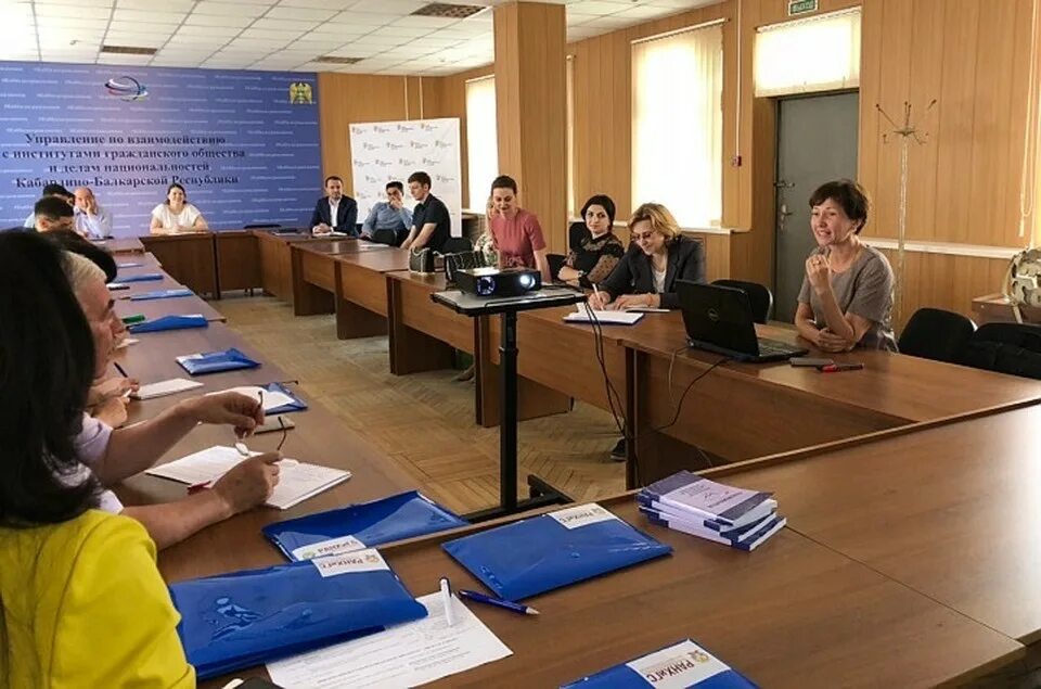 Повышение квалификации пятигорск. Свердловский институт повышения квалификации. Курсы пгу. Крайнего 56 пятигорск северо кавказский институт. Свидетельство о повышении квалификации охранника.