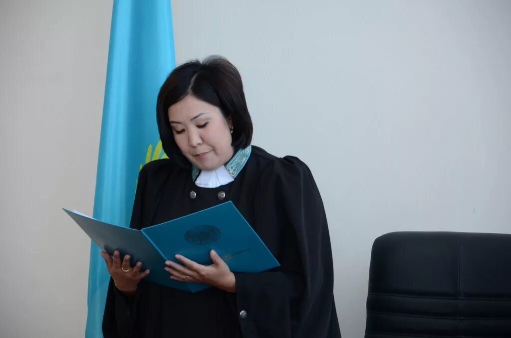 Суд казахстана. Судьи рк. Областной суды казахстана. Судьи рк. Судейская мантия.