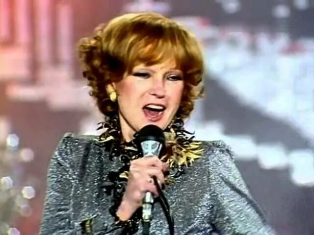 московские окна караоке. караоке в стиле ретро москва. блестящие группа морячка. московские окна караоке. песня московские окна караоке.