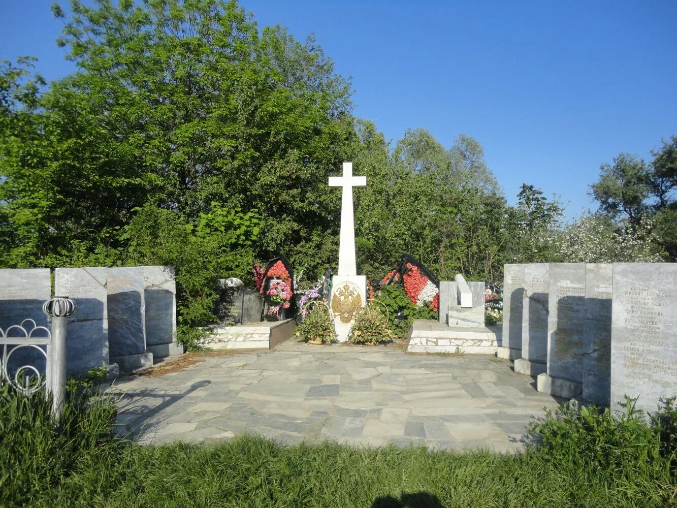 Памятник корнилову в старице тверской области. Памятник лавру корнилову в краснодаре. Погода в корнилове. Стелла корнилова в старице. Погода в корнилове.