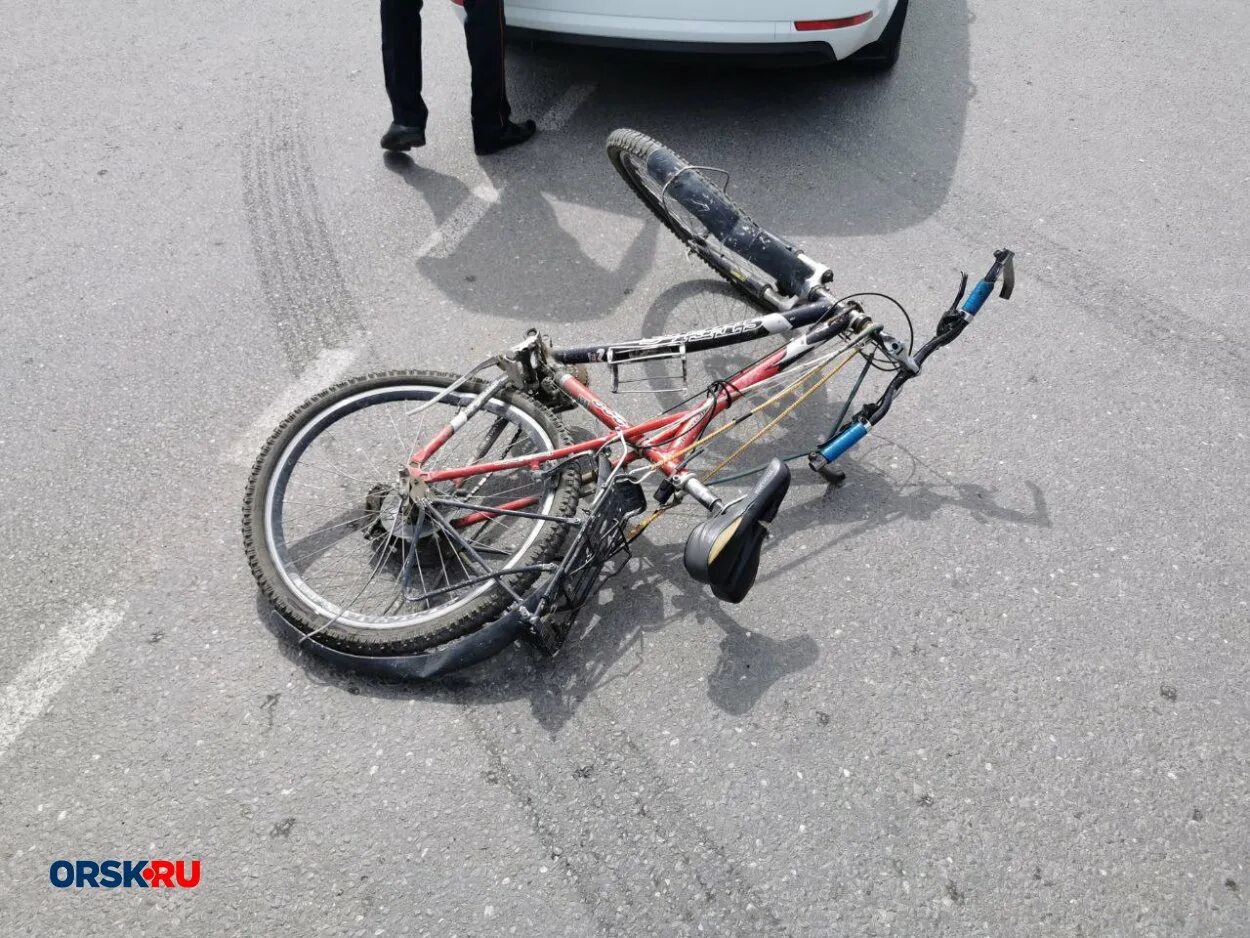 Пострадавшие велосипедисты. Кран сбил велосипедиста. Велосипедисты на Можайском шоссе. Сбили велосипедиста в области Нижнего Новгорода и скрылись.