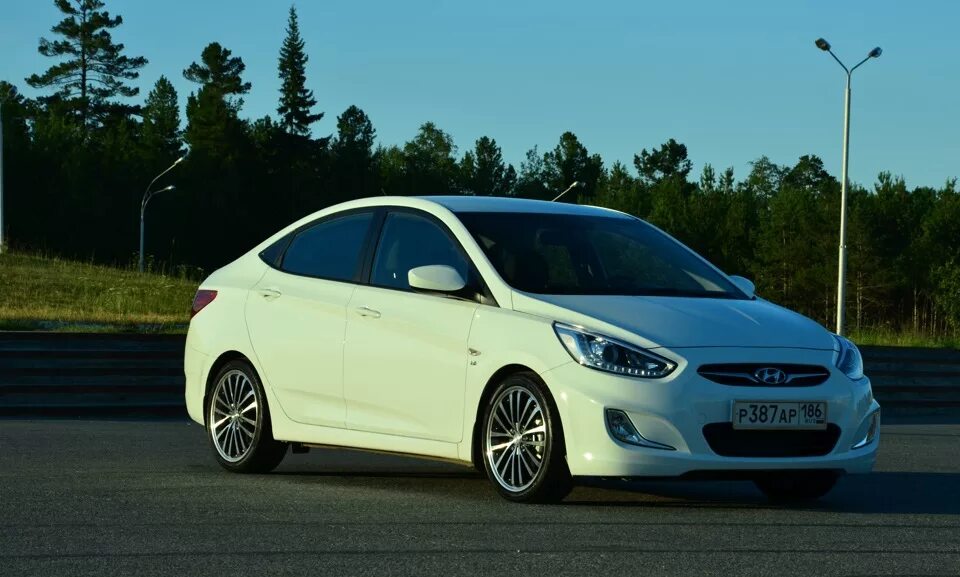 Хендай солярис 19. Hyundai Solaris. Hyundai Solaris 2013. Hyundai Solaris r19. Хендай Солярис 1.6.