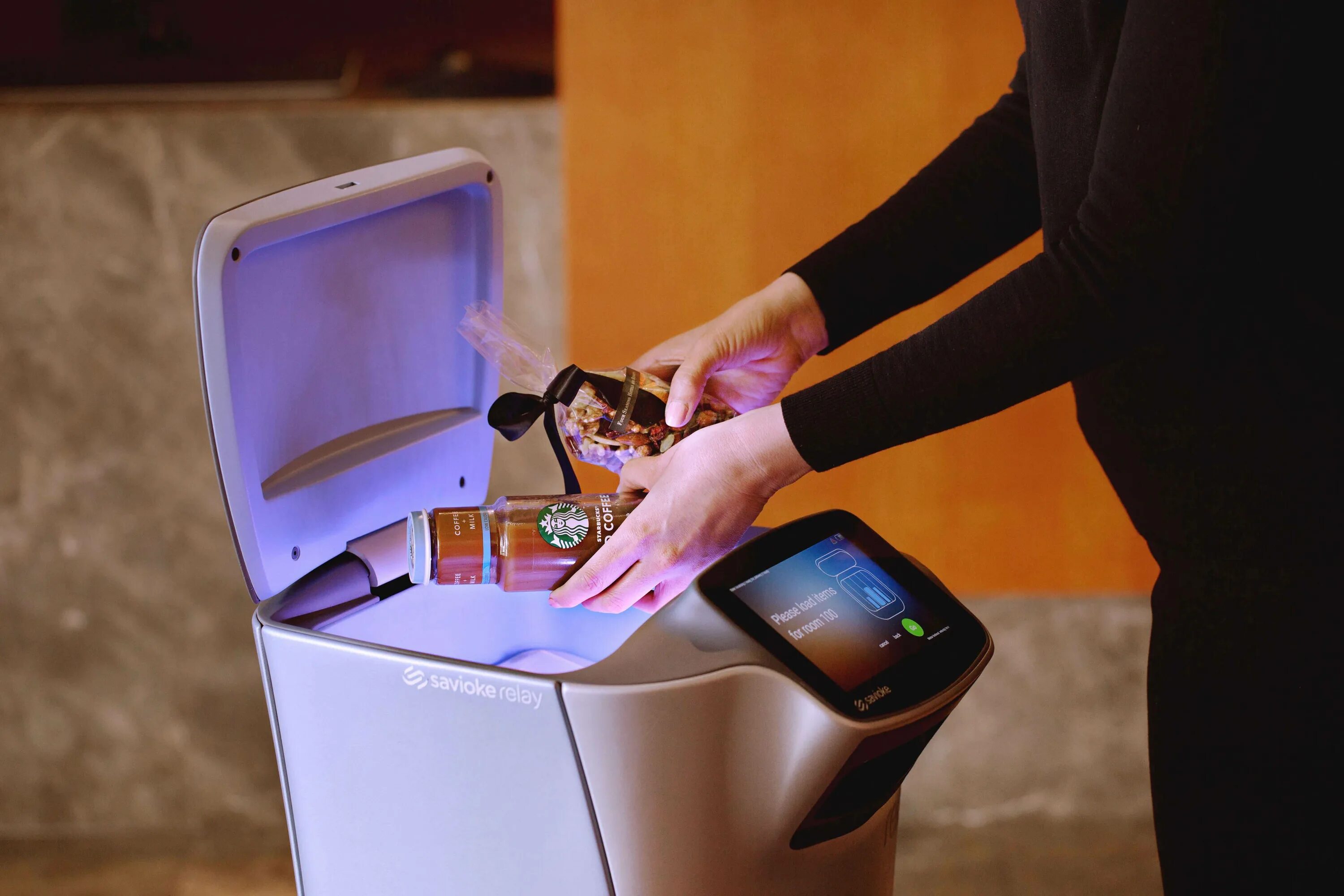 Терминал самообслуживания в гостинице. Технологии в гостинице. Роботы в отелях. Инновации в гостинице. Цифровые киоски в гостиницах.