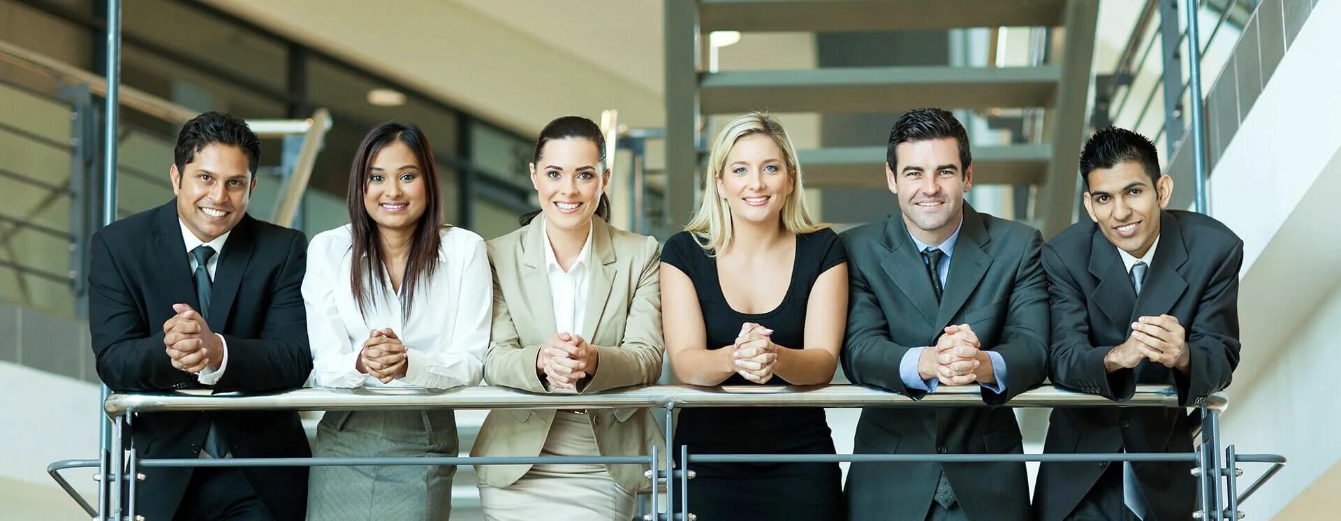 Продавец консультант. Девушка колл центр. Менеджер по персоналу. Офис менеджер. Веб дизайнер фото.