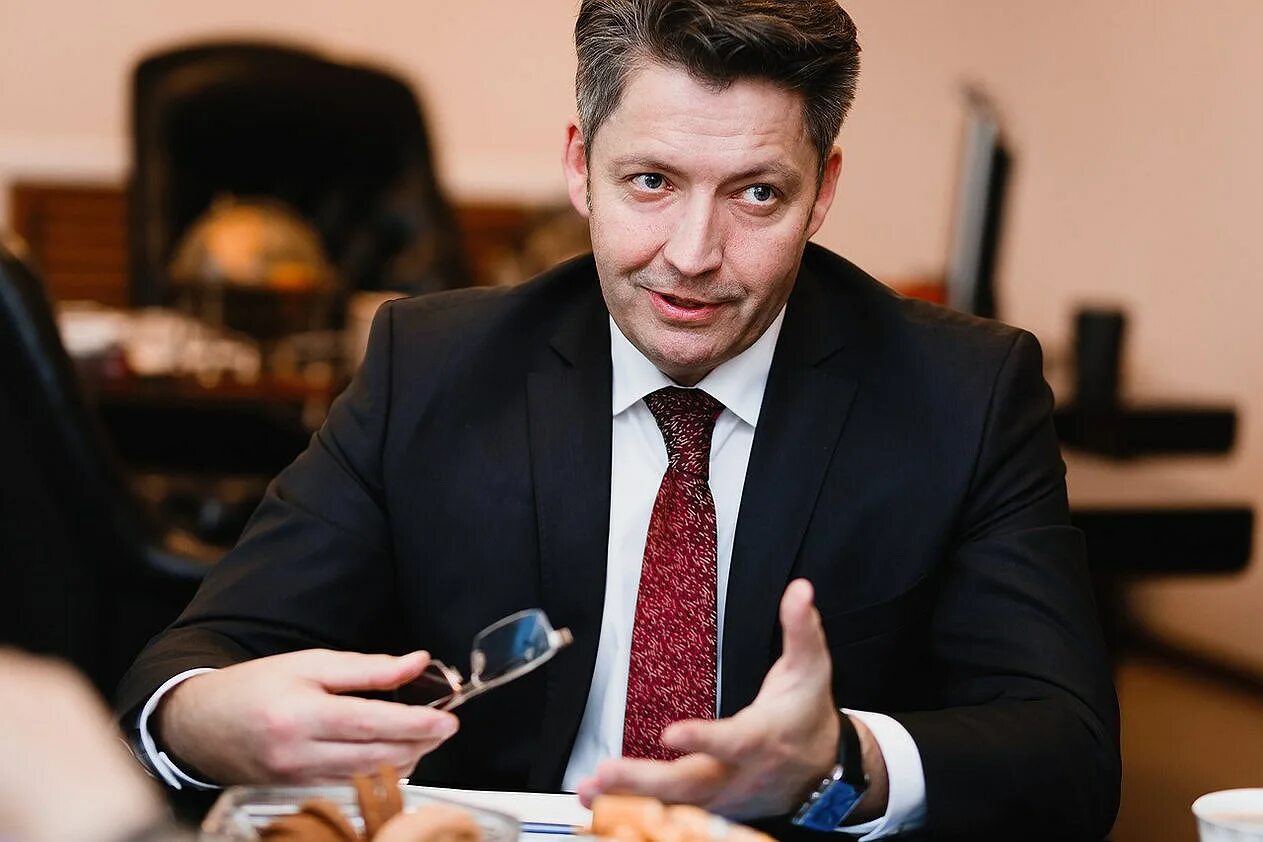 Глава муниципального образования город ижевск. Олег николаевич бекмеметьев. глава города олег бекмеметьев. бекмеметьев ижевск. бекметьев олег николаевич ижевск.