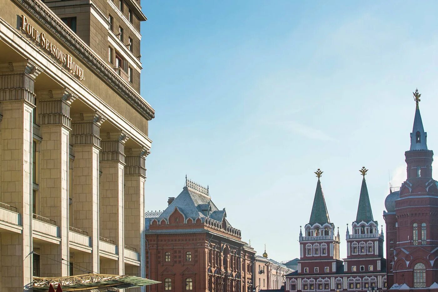 Гостиница в москве около красной площади. Гостиница около красной площади. Гостиница москва недалеко от красной площади. Гостиница москва на манежной площади. Four seasons москва.