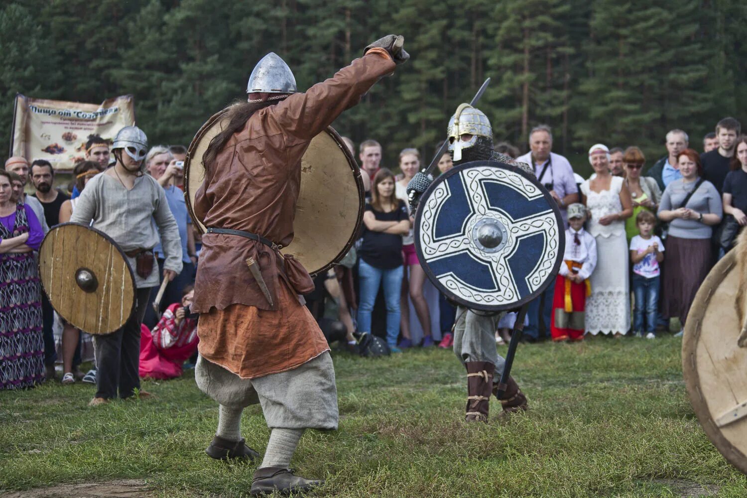 Фотографии со славянского спаса. Старославянский спас. Старославянский спас. Фильм "русы" костюмы шамайко. Гора пирогов.