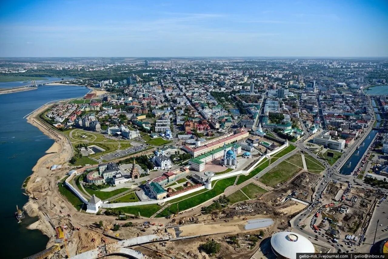 Центр г казани. Казань город. кремль казань. казанский кремль с высоты птичьего. казань центр города.