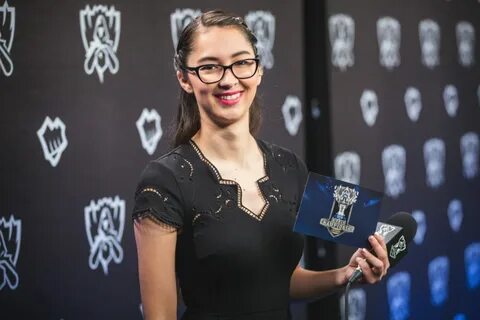 Ovilee May steps down from LCS broadcast team.