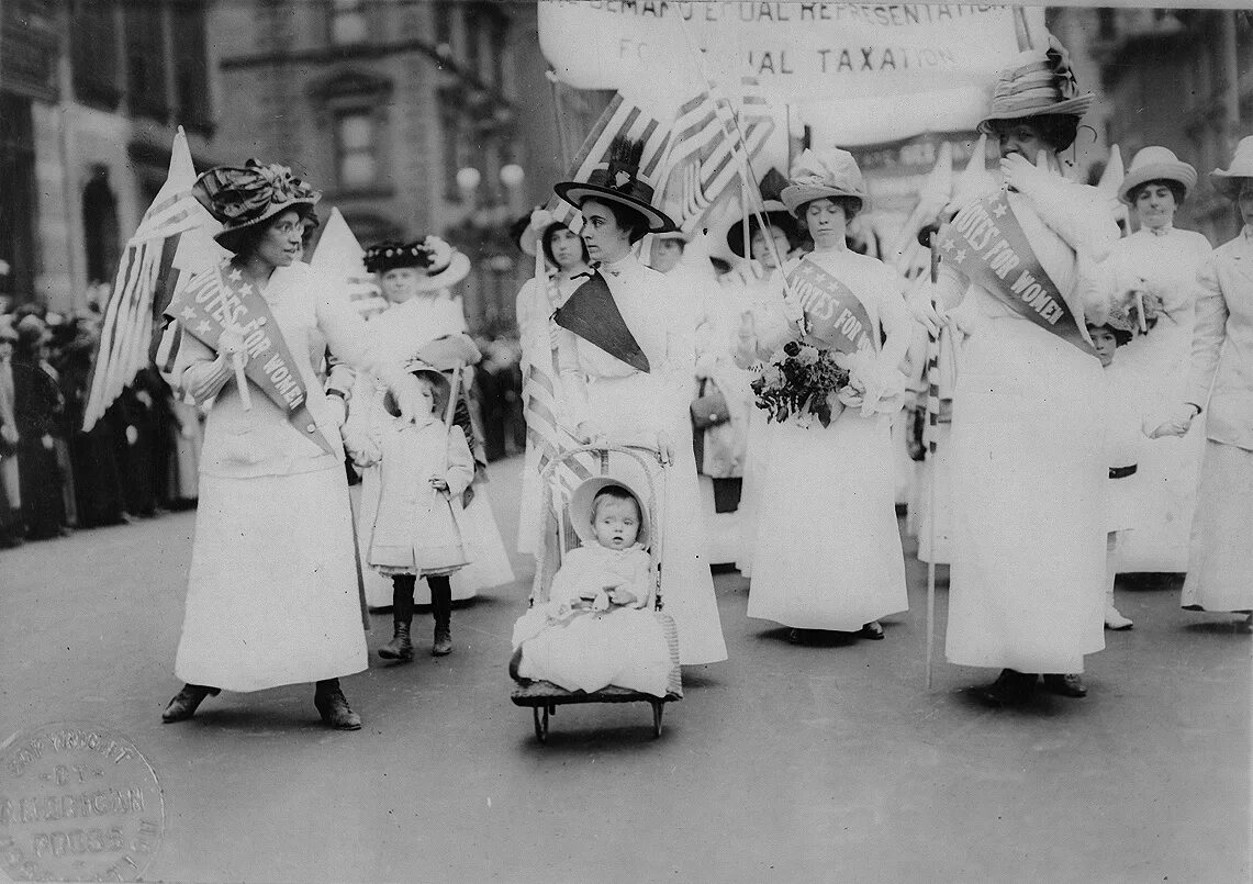 Женский день в сша. Суфражистки 19 века. Суфражистки Англия 19-20 век. 1912 Год Нью Йорк суфражистки. Суфражистки 19 20 века в Англии.