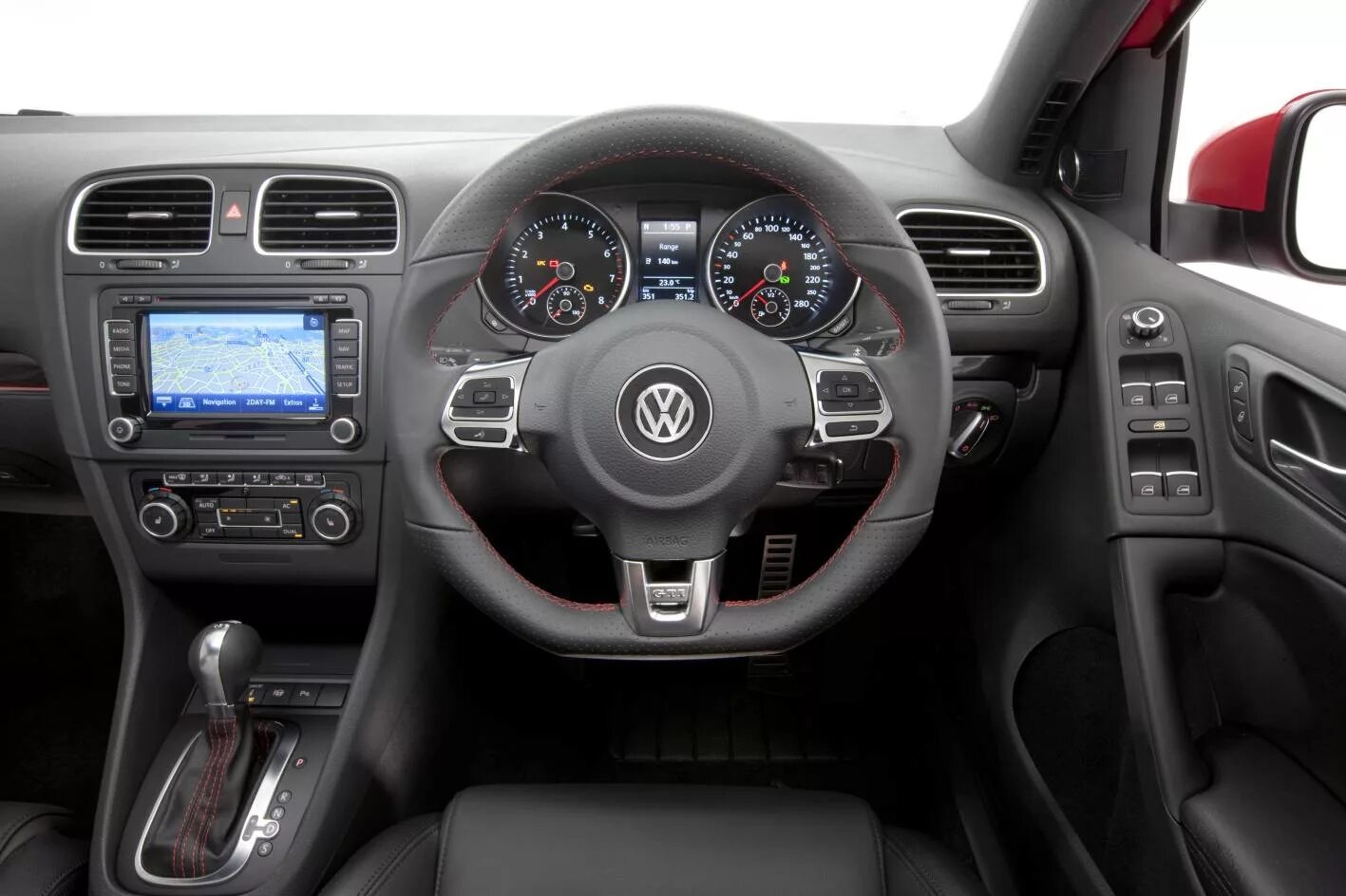 Volkswagen Golf 6 GTI салон. Volkswagen Golf mk6 Interior. Салон гольф 6 ГТИ. Volkswagen Golf GTI 2012. Фольксваген настроить часы