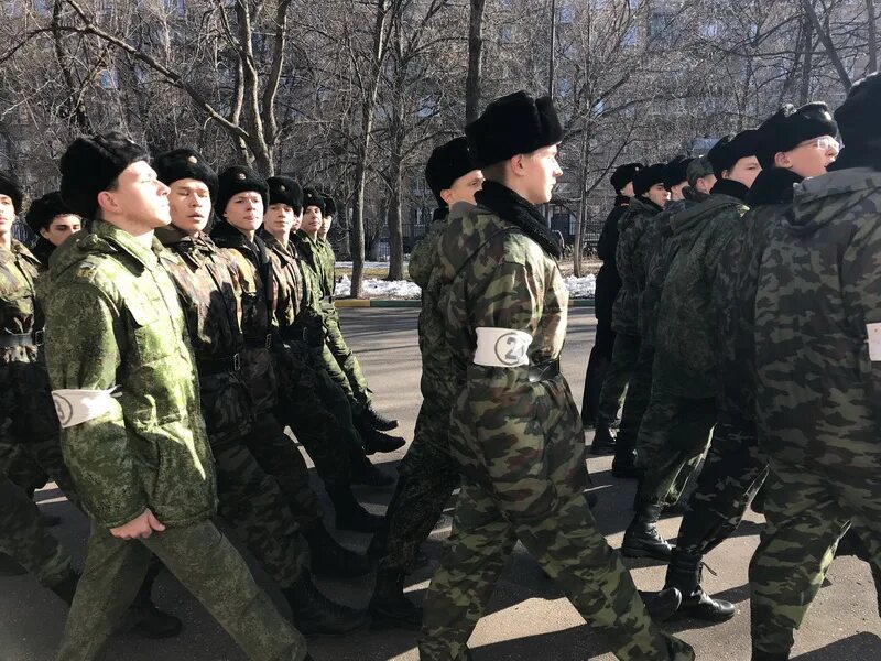 Подготовка оркестра к параду. Школа 2129 о кадетах. Курсанты на параде. Подготовка кадетов к параду. Курсант 6 читать полностью