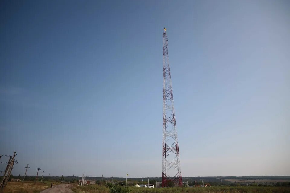 Руферы бродят высоток и снимают. 100 метровое здание. Здание 150 метров высотой. Здания кушнер пятое авеню. Пекинская башня citic.