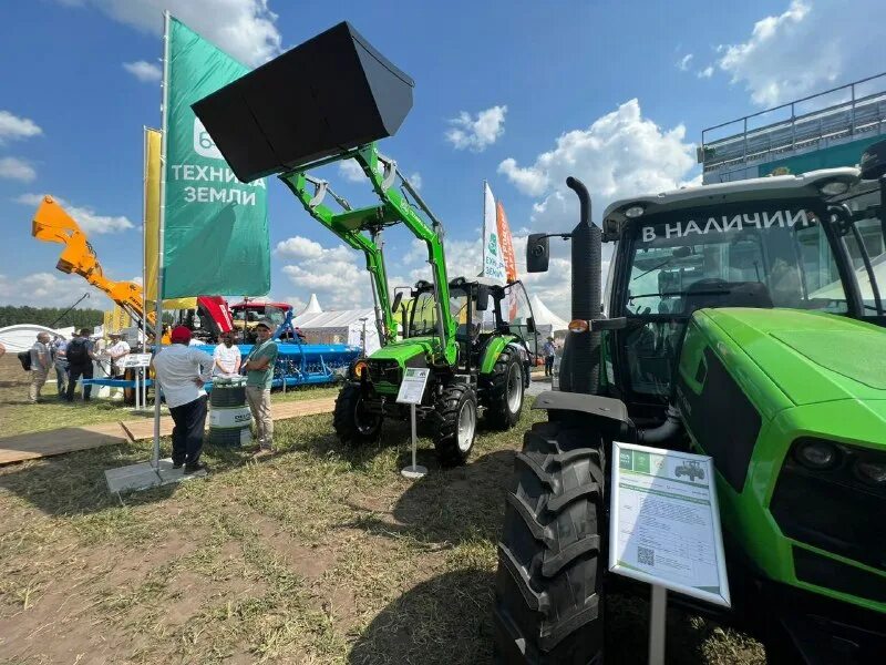 Завод большая земля логотип. Щетка коммунальная с гидроприводом для мтз 82. Погрузчик универсал 800. Ооо большая земля пермь официальный сайт. Новая земля завод пермь.