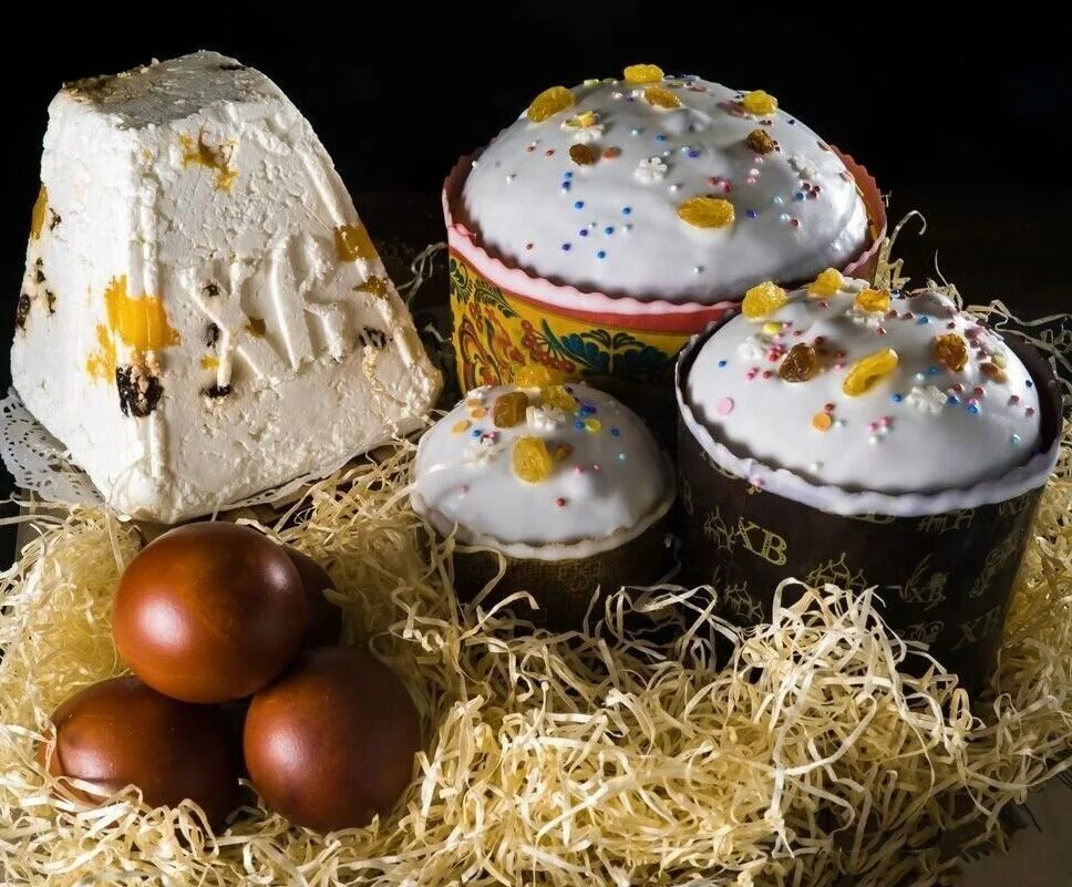 Чем отличается кулич от паски. Куличи на пасху. пасхальные яйца и куличи. кулич творожный пасхальный.