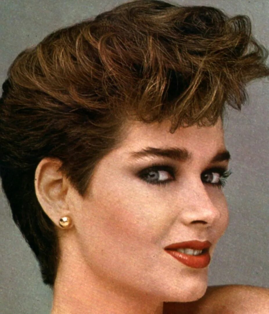 Стрижки 80х. Стрижки 80е Калифорния. Прическа в стиле 80-х. Причёски 80-х годов женские. Короткие женские стрижки 80-х годов.