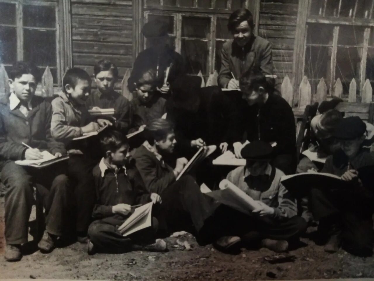 Выпускники художественного училища. Спту 83 ленинград. ремесленные училища ленинграда. художественное училище в ленинграде. выпускники худ училища.