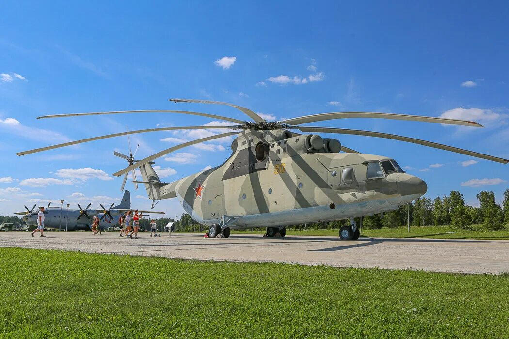 Самый 26. Самый большой вертолёт в мире ми 26. Грузовой вертолёт ми-26. Ми 26 грузоподъемность. Ми-26т2в.