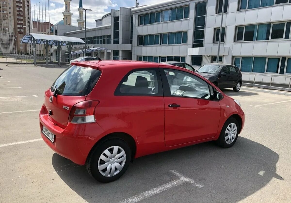 Тойота ярис продажа. Toyota Yaris 2010. Тойота Ярис 2010 красный. Toyota Yaris 2010 rosu. Китайский Тойота Ярис.