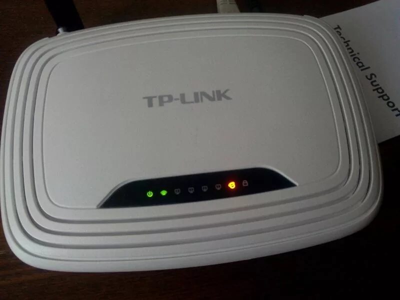 Почему интернет горит красным. GPON роутер TP link. Роутер ТП линк красный индикатор. Горит красная лампочка на роутере TP link. Вай фай роутер Ростелеком TP-link.