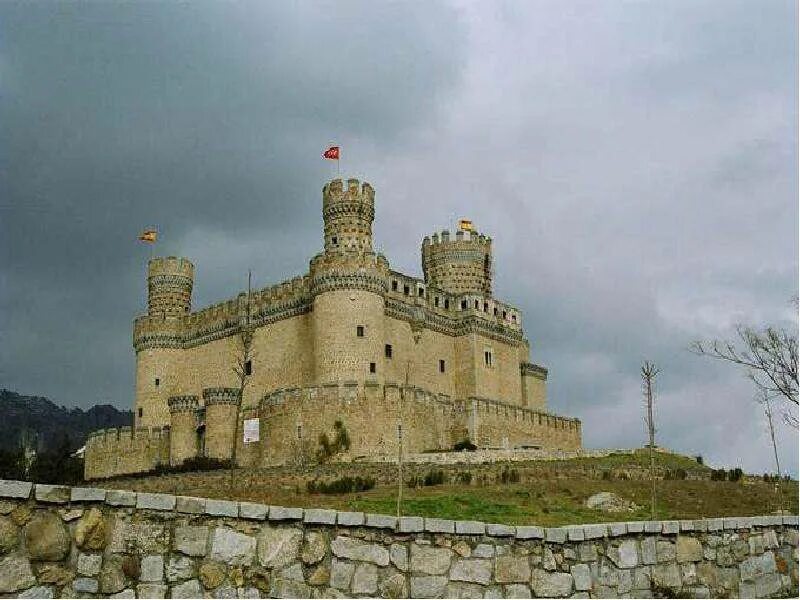 Замок 7 класс. Замок Мансанарес-Эль-Реал. Кастильо де Альмодовар замок. Замок Мансанарес-Эль-Реал фото. Замок Рекесенс Испания.