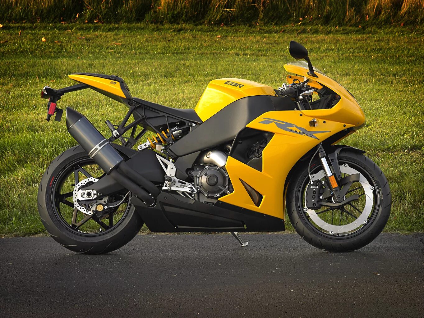 Фото мотоциклов спортивных. Мотоцикл Хонда желтый. EBR 1190rx. Хонда байк жёлтый. Отоцинклы.
