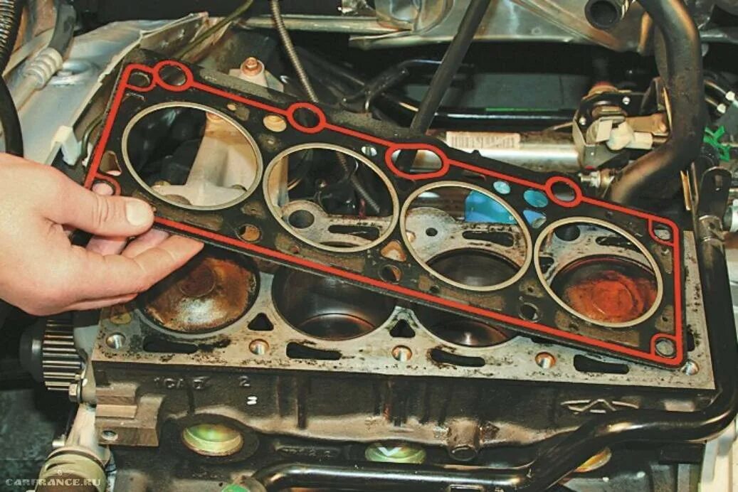 Поменять прокладку головки двигателя. Прокладка головки блока цилиндров +5882. 2 дизель. Замените поврежденную прокладку головки блока цилиндров. Прокладка головки блока цилиндров ваз 2114.