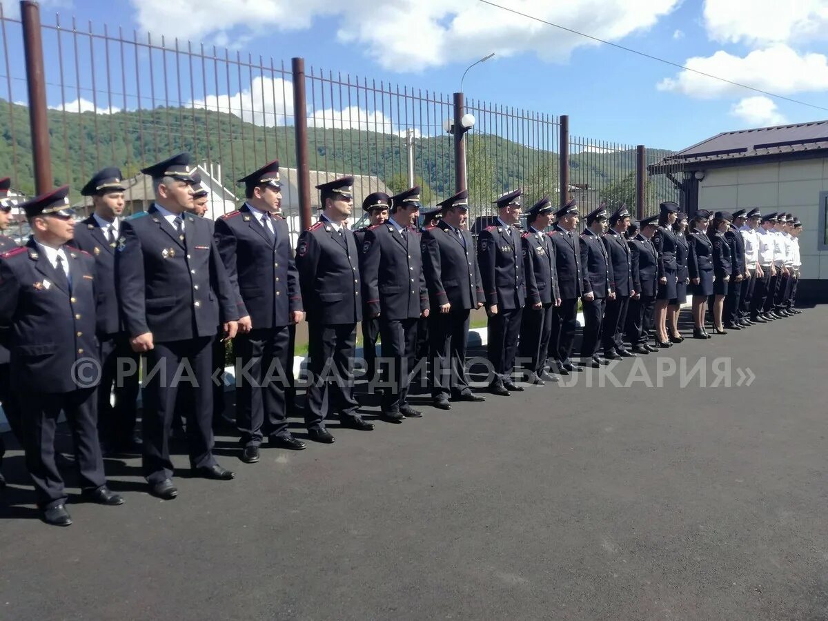 Новая здания ровд серноводск чечня. Школьники захватили ровд в кыргызстане история 2008. Грустный школьник кыргызстан. Новости ярославля. Школьники захватили ровд в кыргызстане история 2008.