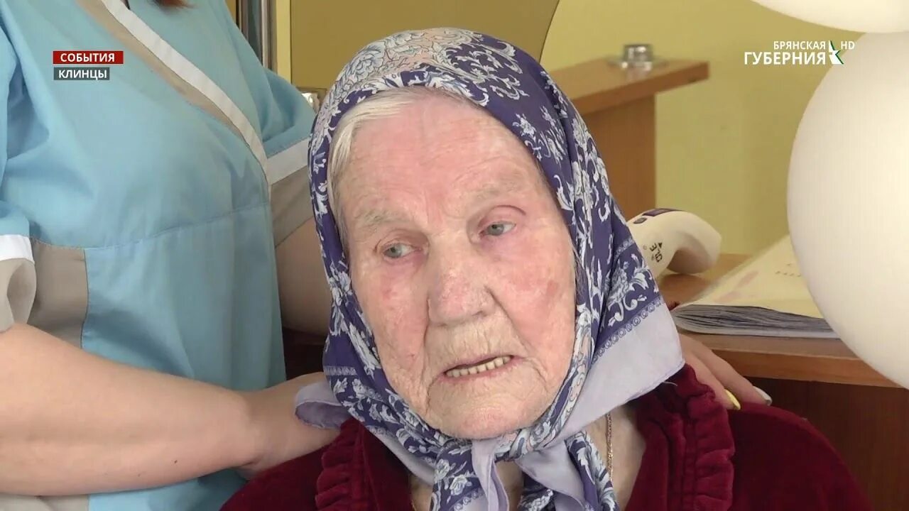 Видео бабка. Бабушки шептуньи в Брянской области. Знахарки Брянской области. Бабушка вылечилась от коронавируса.