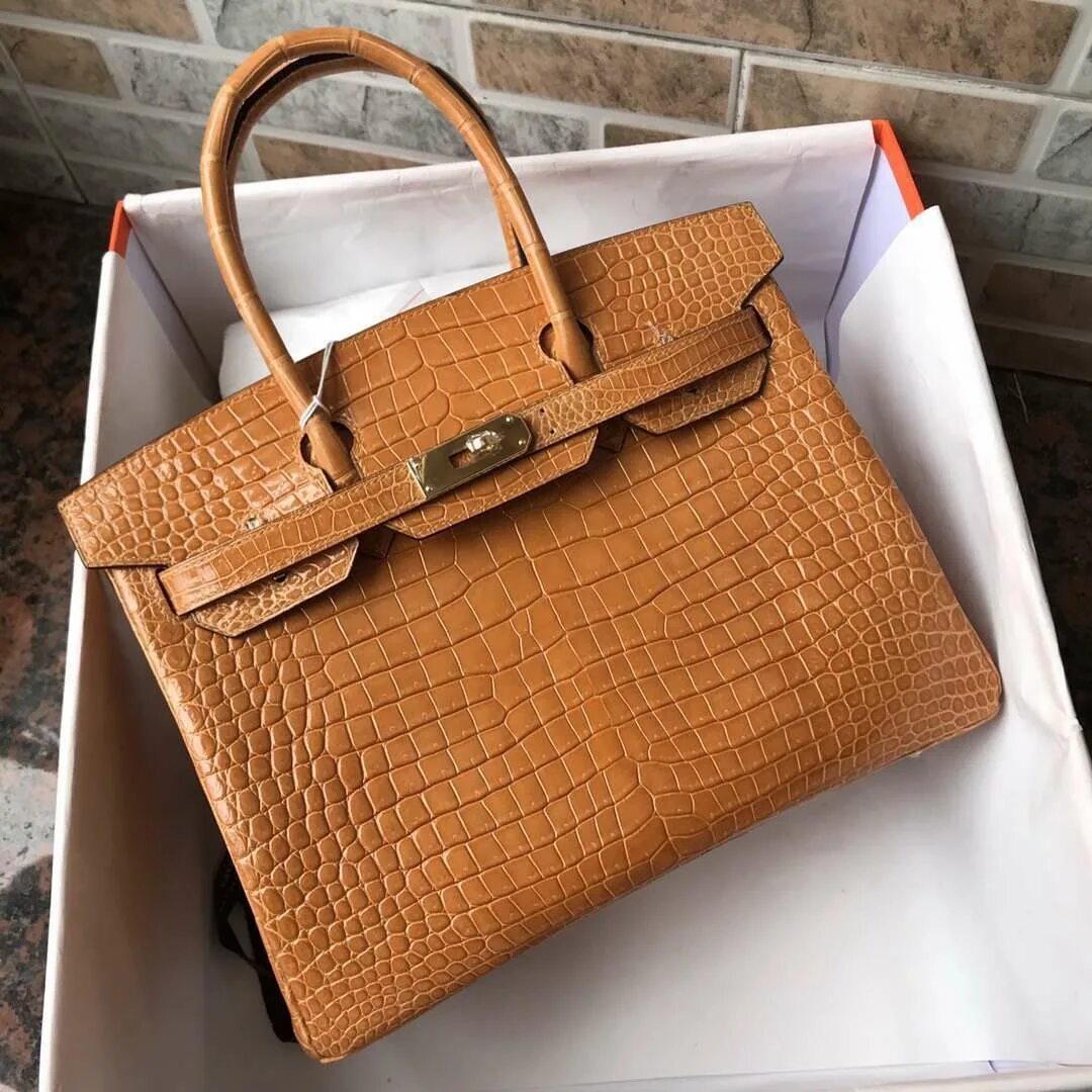Дорогущая сумка hermès birkin. Дорогие сумки хермес биркин. Красная сумка гермес биркин. Сумка биркин фуксия. Самая дорогая сумка эрмес биркин.
