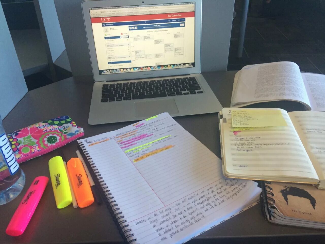 Masterklever. Мотивация к учебе. Masterklever. Корейский стол для учебы. Masterklever.